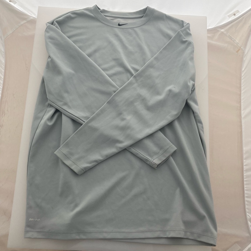 Nike center swoosh long sleeve shirt